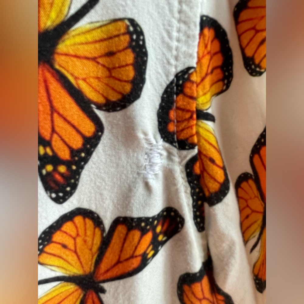 Petals and Peacocks Monarch Butterfly Button Up Size Small - Picture 3 of 14